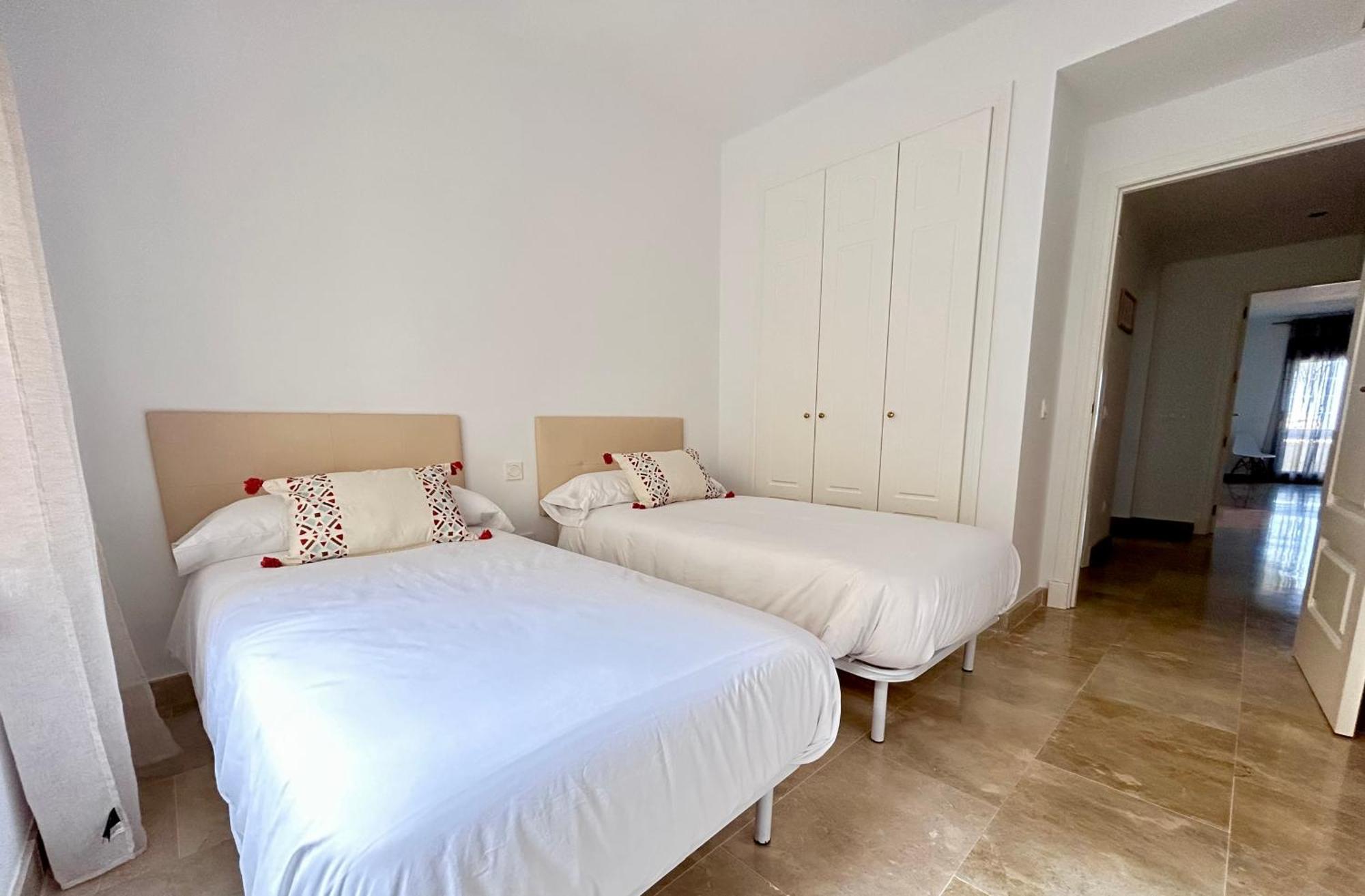 Duquesa Village Property Манилва Экстерьер фото