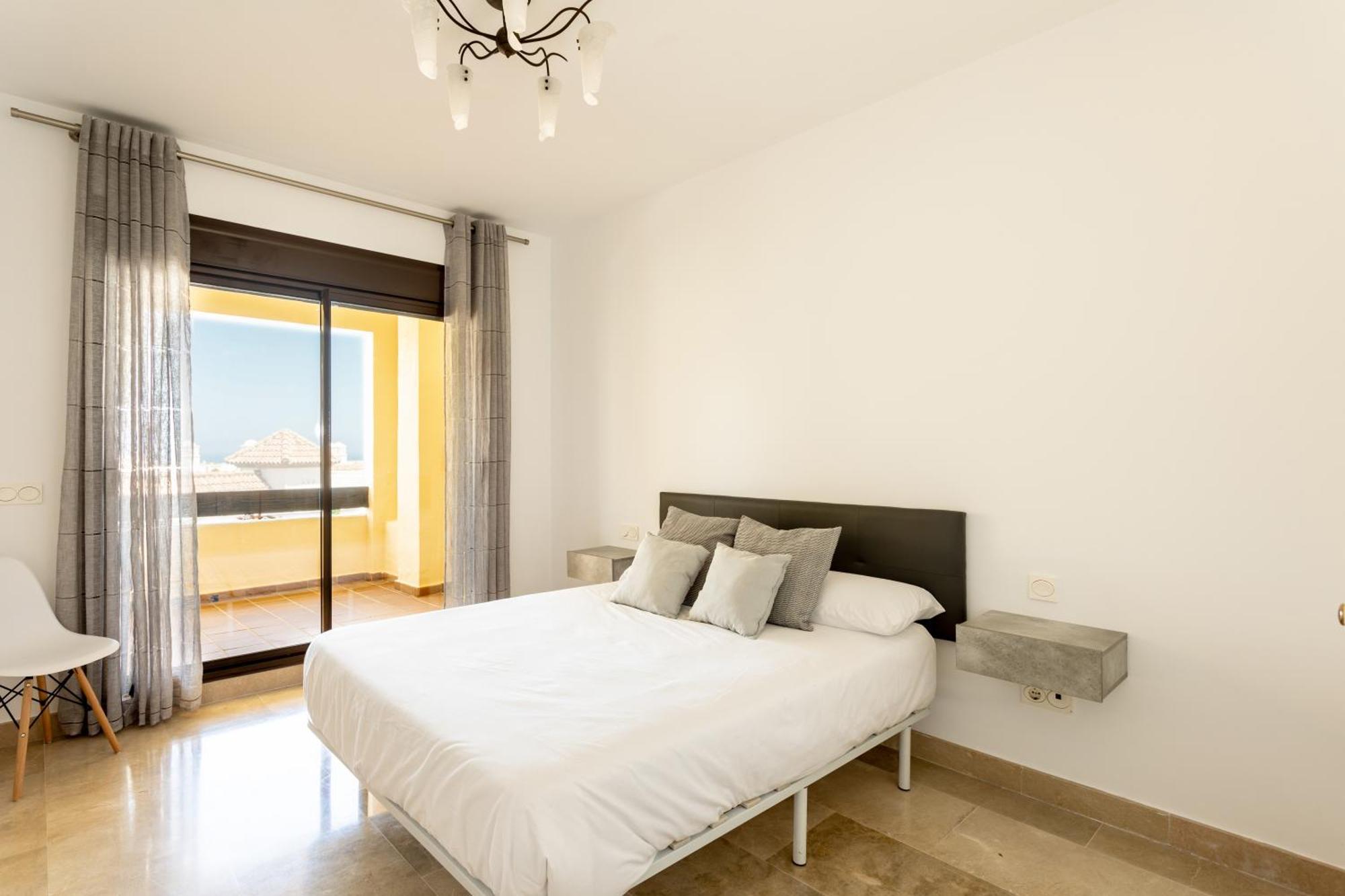 Duquesa Village Property Манилва Экстерьер фото