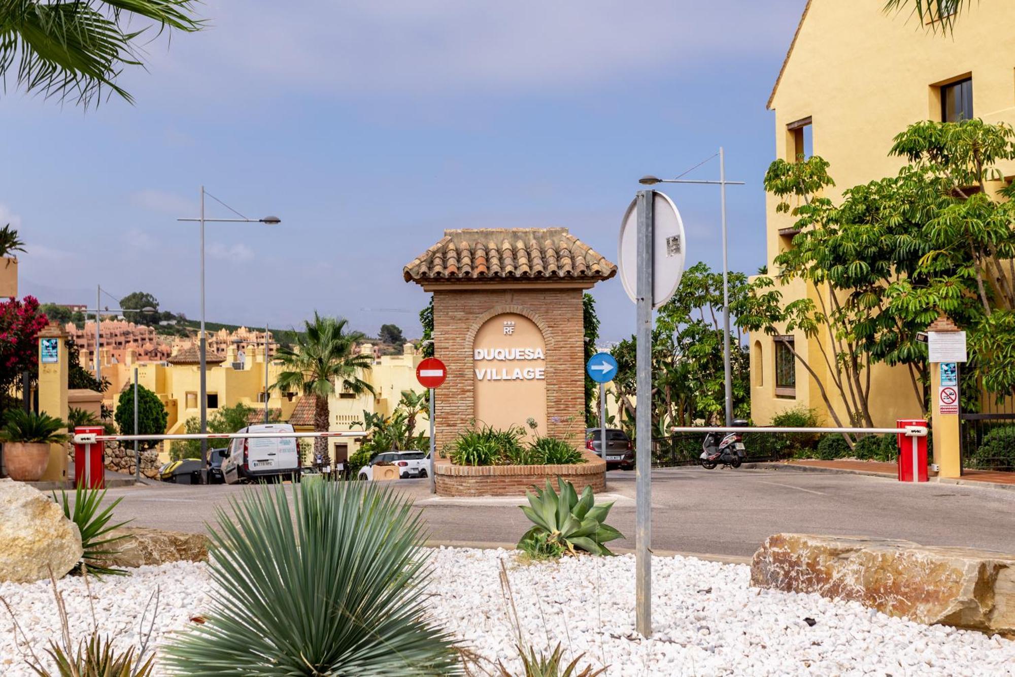Duquesa Village Property Манилва Экстерьер фото