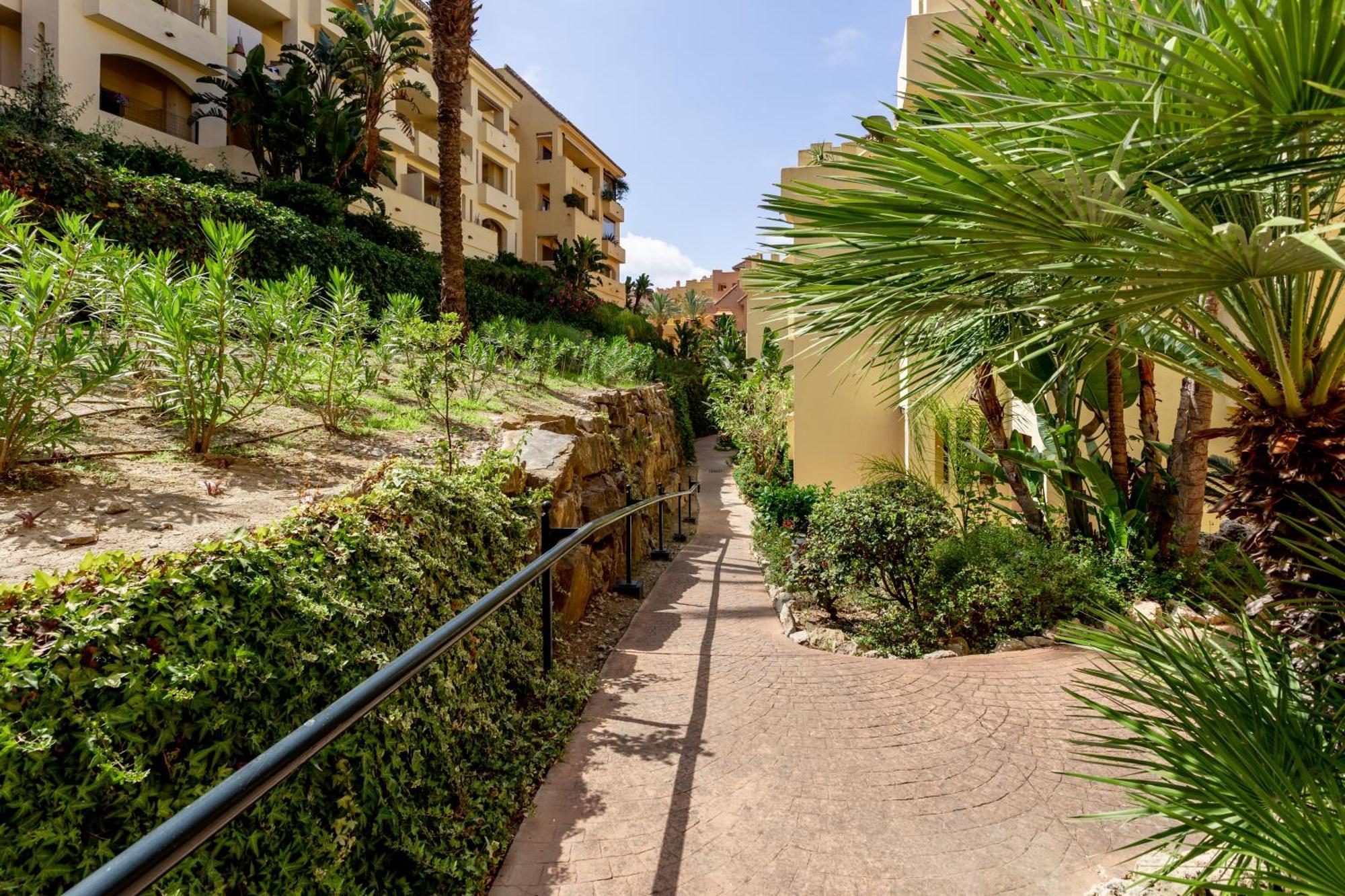 Duquesa Village Property Манилва Экстерьер фото