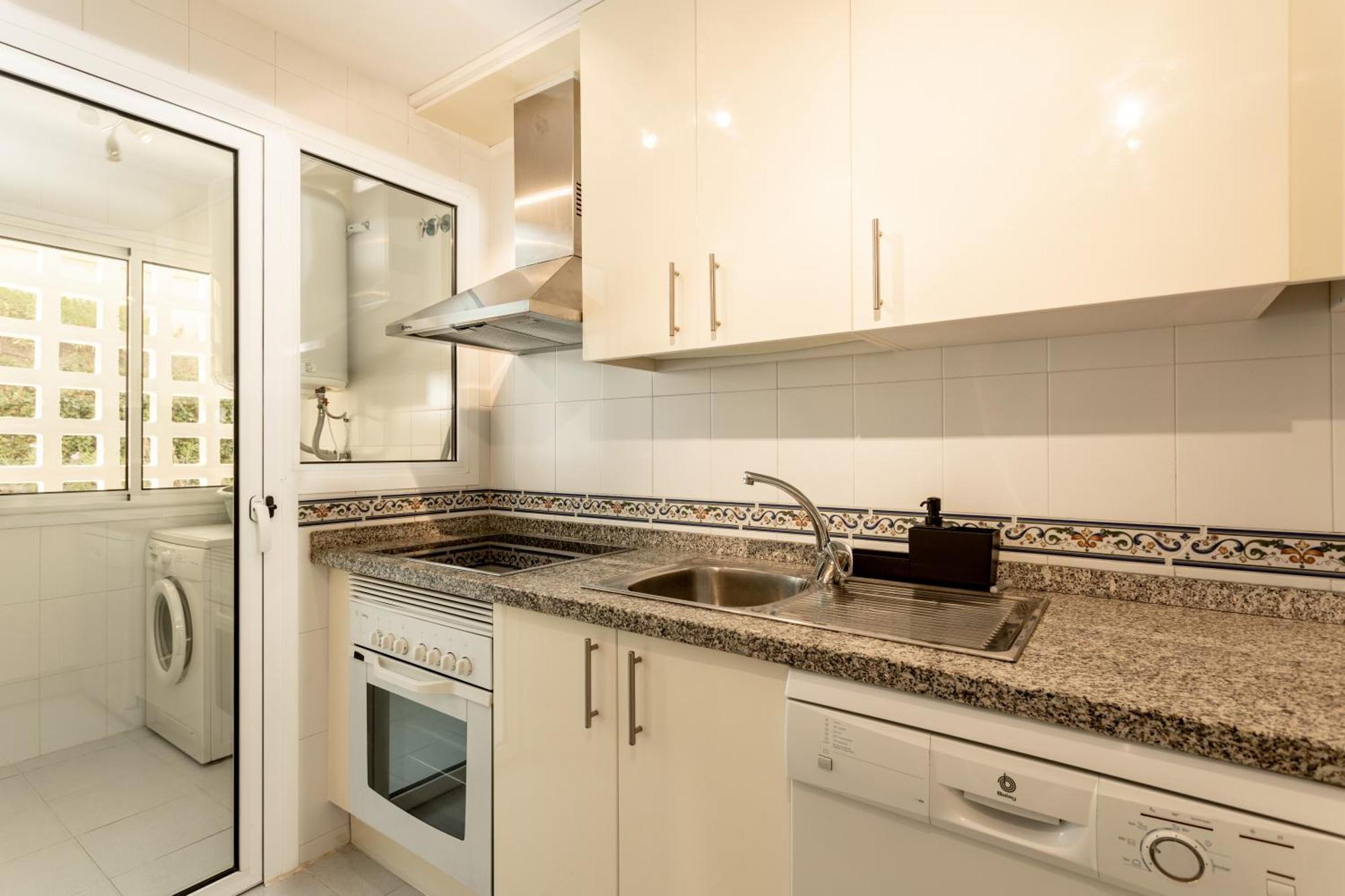 Duquesa Village Property Манилва Экстерьер фото